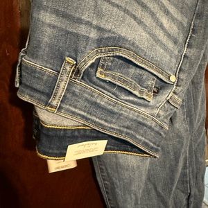 Judy Blue 18W NWT distressed